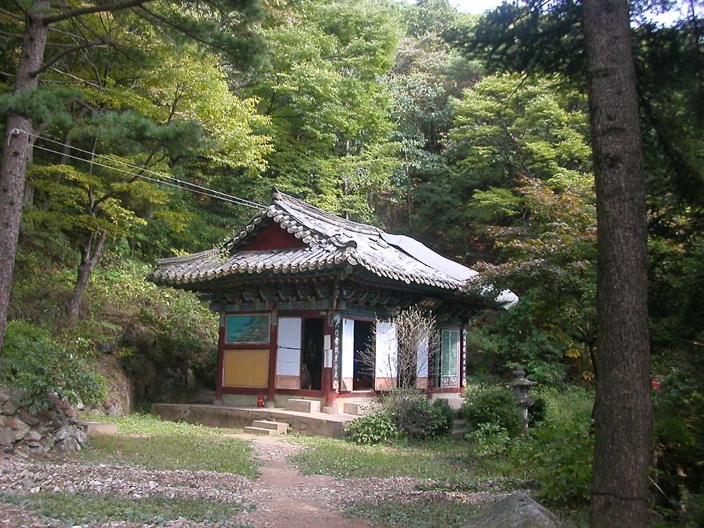 천년의 뜰 이미지